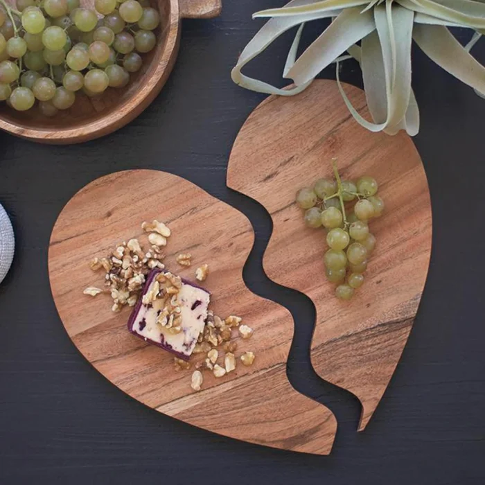 V9384_VTHO23-091923-01x1200 Broken Heart Serving Board